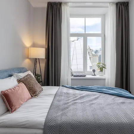 Comfortable Old Town Near Market Apartment *